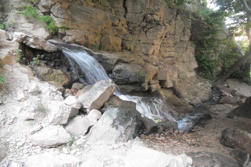 دره و چشمه هینورد